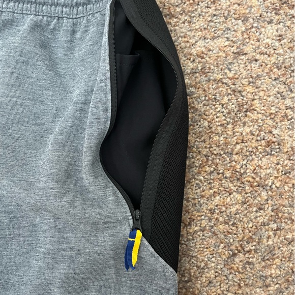 ⭐️EUC - Nike Dri-Fit NBA Golden State Warriors Gray Sweatpants Boys Size XL - Picture 6 of 9